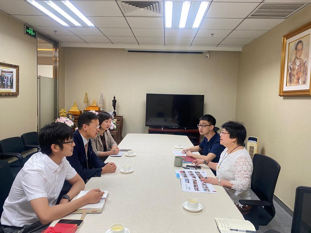 青岛滨海学院访问泰王国驻青岛总领事馆