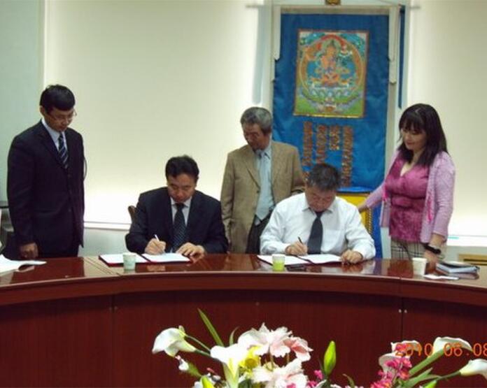 与蒙古国立教育大学签署合作协议